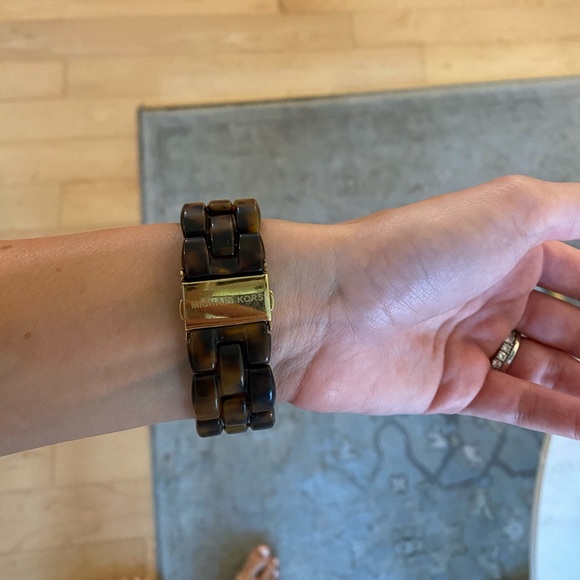 Michael Kors Tortoise Watch- Excellent Condition! - Picture 2 of 6